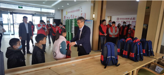 市文旅集團黨委與結對共建社區(qū)新窯社區(qū)黨支部聯(lián)合開展“黨員當先鋒 為民辦實事” 主題黨日活動(圖3)